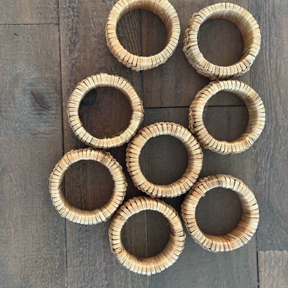 Pottery Barn Napkin Rings (8 total)
Excellent condition - Picture 3 of 4